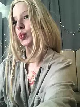 HannahBynes from StripChat