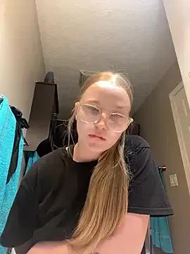 hannahtopretty from StripChat is Freechat