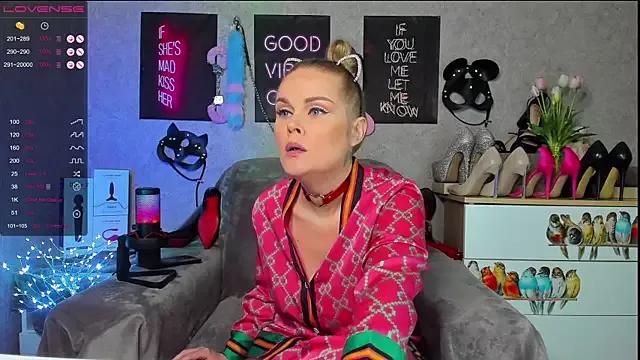 Try our streaming cams variety and talk on a personal level with our adorable girls streamers, showing off their bountiful shapes and dildos.