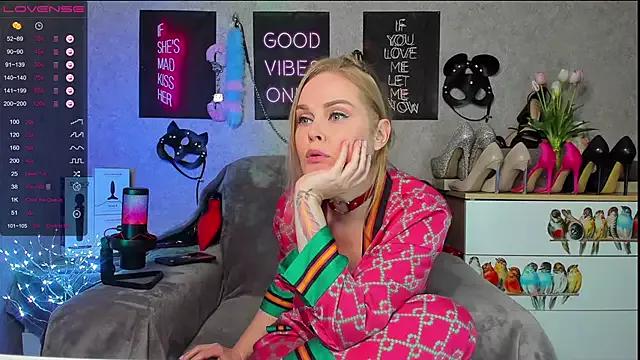 Try our streaming cams variety and talk on a personal level with our adorable girls streamers, showing off their bountiful shapes and dildos.