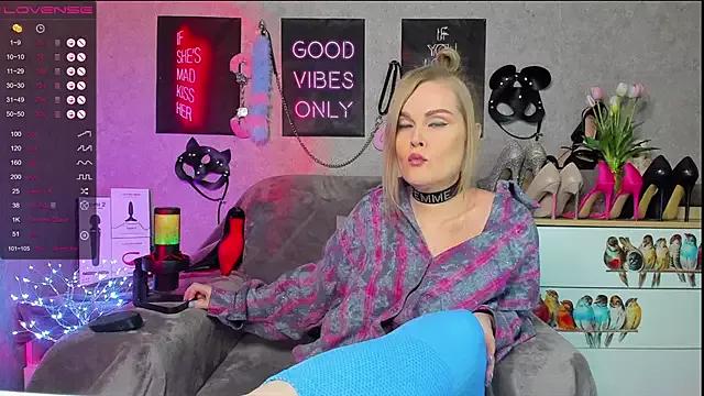 HannaKorsak from StripChat is Freechat
