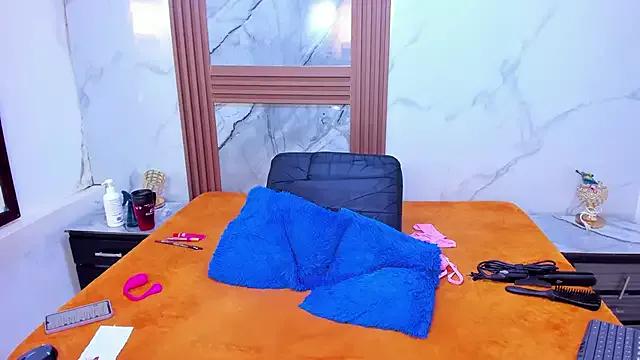 HannyMansonh from StripChat