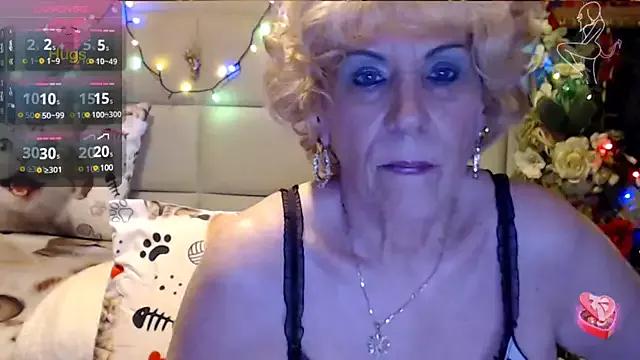 HappyWomanOn from StripChat