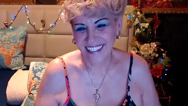 HappyWomanOn from StripChat