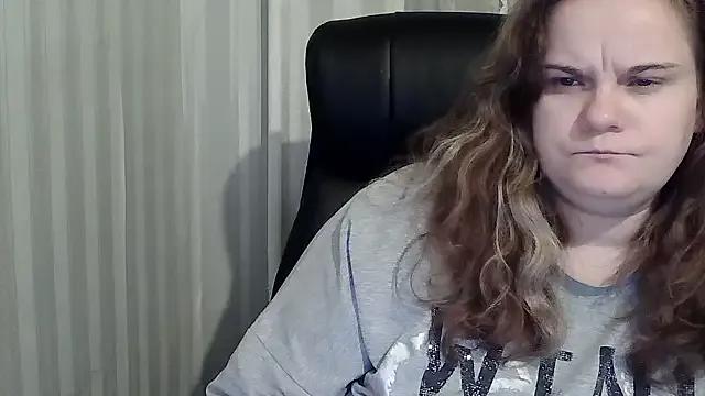 HarmonyKarera from StripChat is Freechat