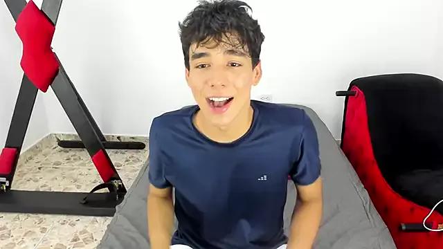 Harry_LatinBoy from StripChat is Freechat