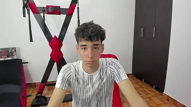Harry_LatinBoy from StripChat