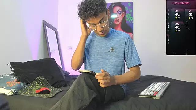 harrytwink18 from StripChat