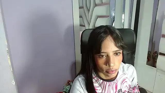 hazel_18_ from StripChat is Freechat