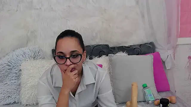 hazell_taylor from StripChat is Freechat