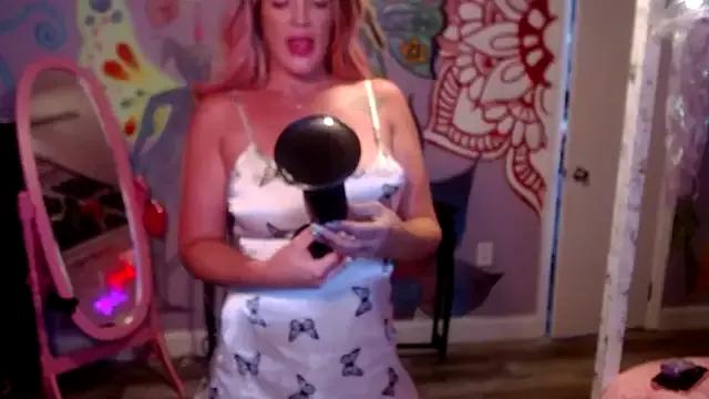 heartz999rene from StripChat is Freechat