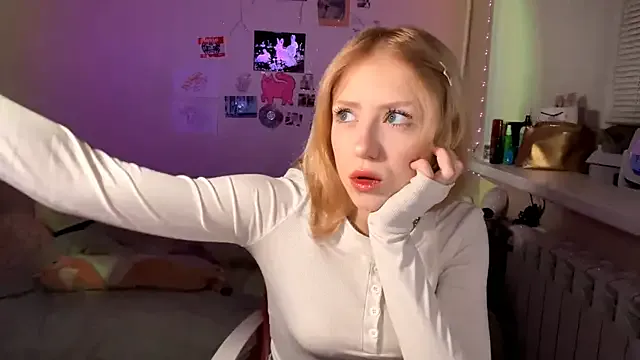 HeatLily from StripChat is Freechat