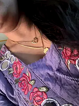 heenashai on StripChat 