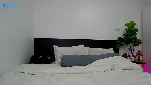 Heeykitty from StripChat is Freechat