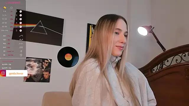 Try our streaming cams variety and talk on a personal level with our adorable girls streamers, showing off their bountiful shapes and dildos.