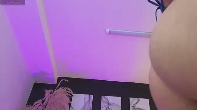 heiley_moon from StripChat is Freechat