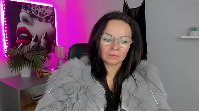 HelenLuxx from StripChat