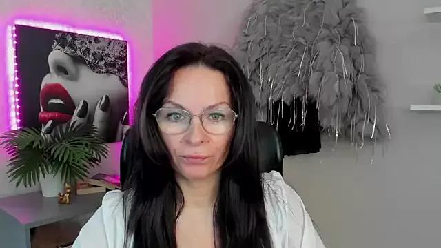 HelenLuxx from StripChat