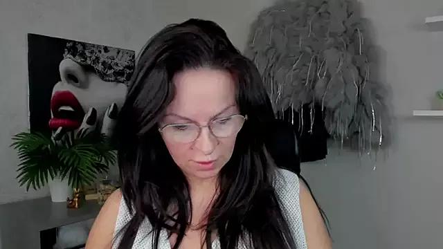 HelenLuxx from StripChat