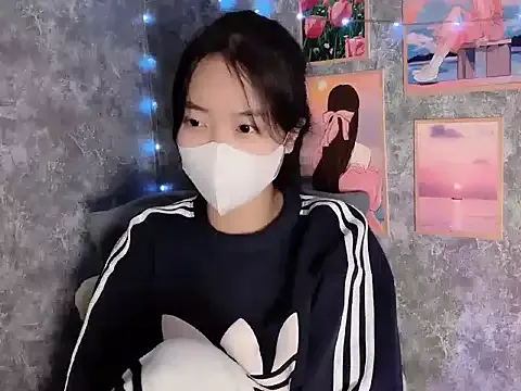 Hellen2999 on StripChat 