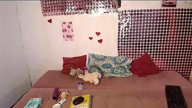 hello18kittycat from StripChat is Freechat