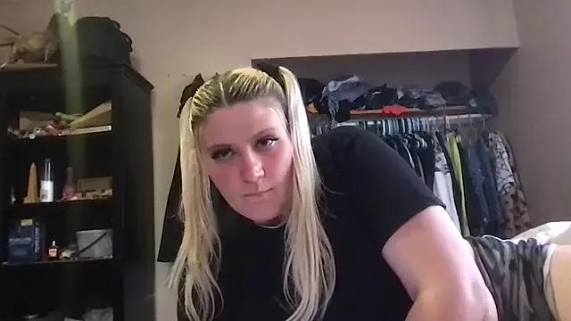 Hells_Princess_666 from StripChat