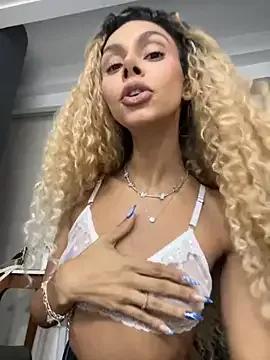heloagreen_ from StripChat is Freechat