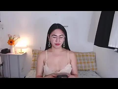 HermoSa_Christine from StripChat is Freechat