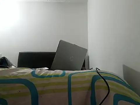 Hetero18Cum from StripChat