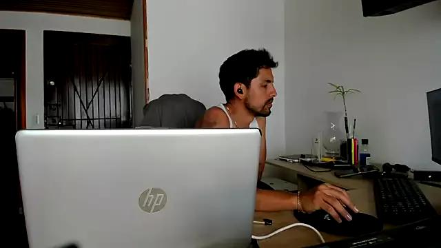 Hetero18Cum from StripChat