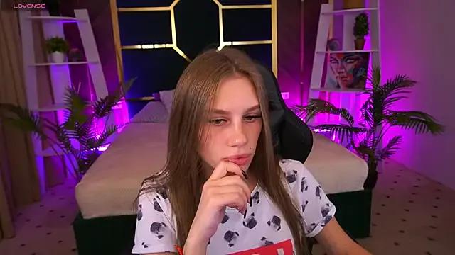 HeyEmilly from StripChat is Freechat