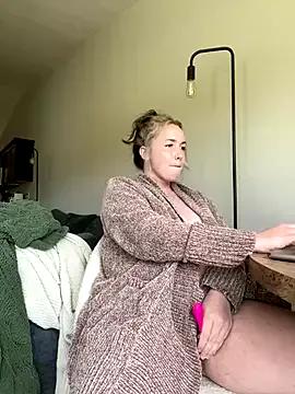 heyitslauren from StripChat is Freechat