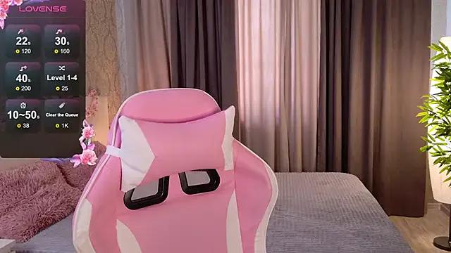 HeyMonkey_ from StripChat is Freechat