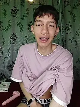 heyy_noah11 on StripChat 