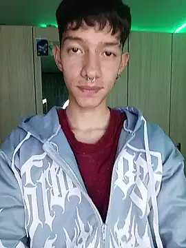 heyy_noah11 on StripChat 