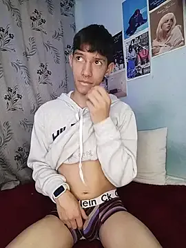 heyy_noah11 on StripChat 