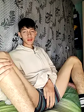 heyy_noah11 on StripChat 