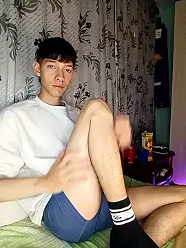 heyy_noah11 on StripChat 