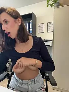 Hii_Lolla from StripChat
