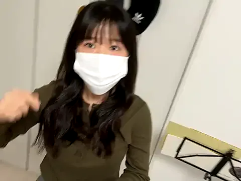 hikiwarinatto_xoxo from StripChat is Freechat