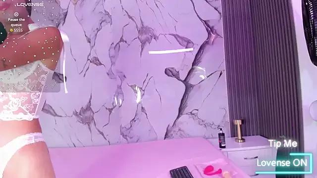 Try our streaming cams variety and talk on a personal level with our adorable girls streamers, showing off their bountiful shapes and dildos.