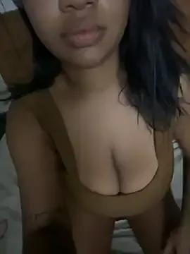 Hillarymoreninha from StripChat