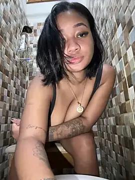 Hillarymoreninha from StripChat