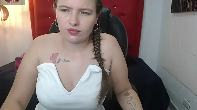 Hills_Mia from StripChat is Freechat