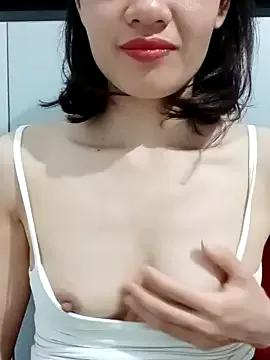 Hinna_x from StripChat