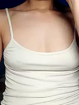 Hinna_x from StripChat