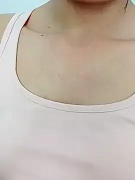 Hinna_x from StripChat