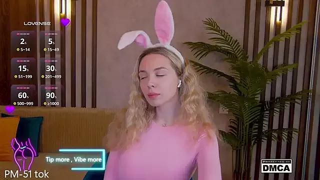 Holl1Would from StripChat