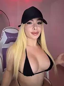 Holli_woul from StripChat
