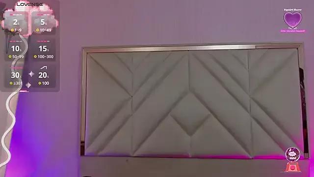 Hollie_tay from StripChat